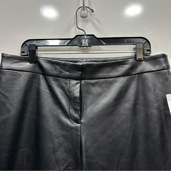 NWT- Liz Claiborne‎ Soft Faux Leather Pants Black Highrise Straight Leg Sz 12 - Picture 4 of 8